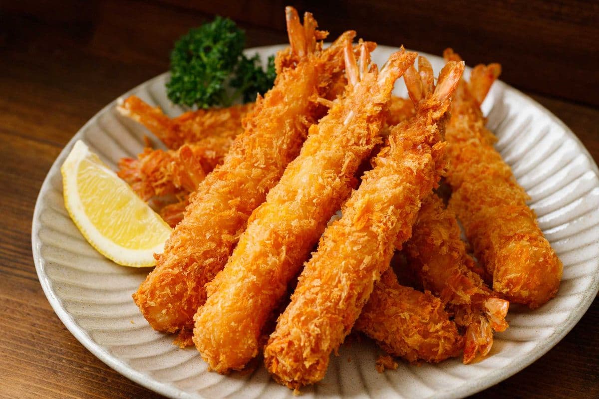 F6. Crevettes frites (4 mcx) / Deep-Fried Shrimp (4 pcs)