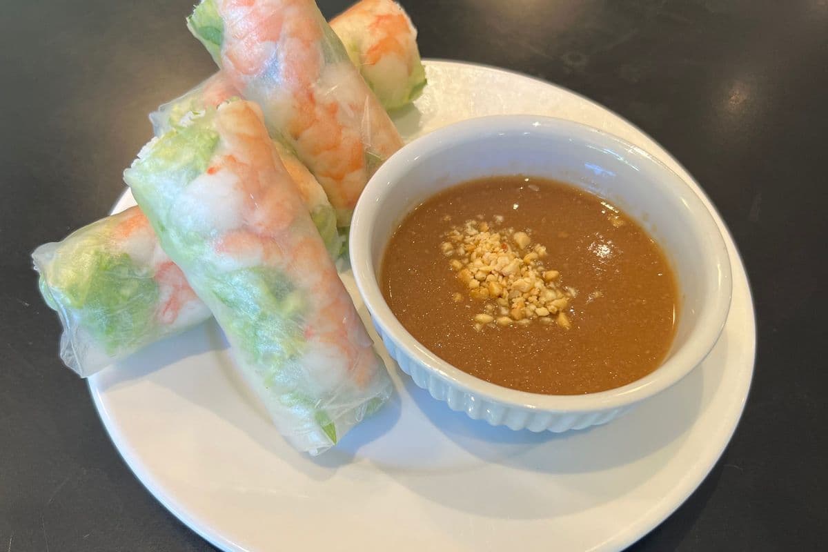 27. Salad Rolls (2 Pcs)