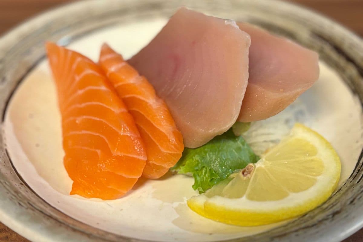 Tuna and Salmon Sashimi (4 pcs)