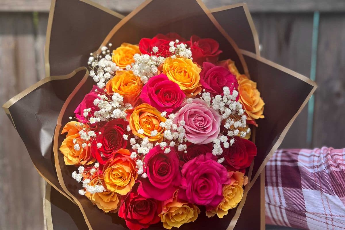 Mixed rose vase arrangement - 24 roses