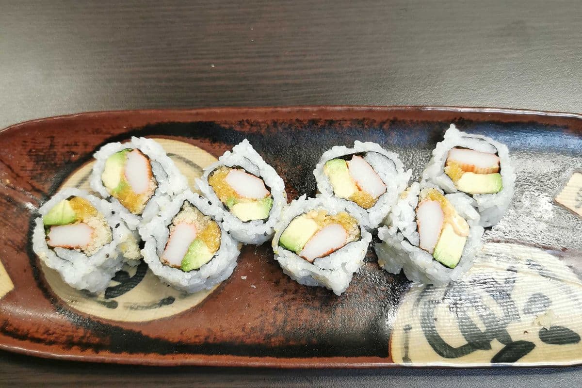 Spicy Kani Avocado Roll