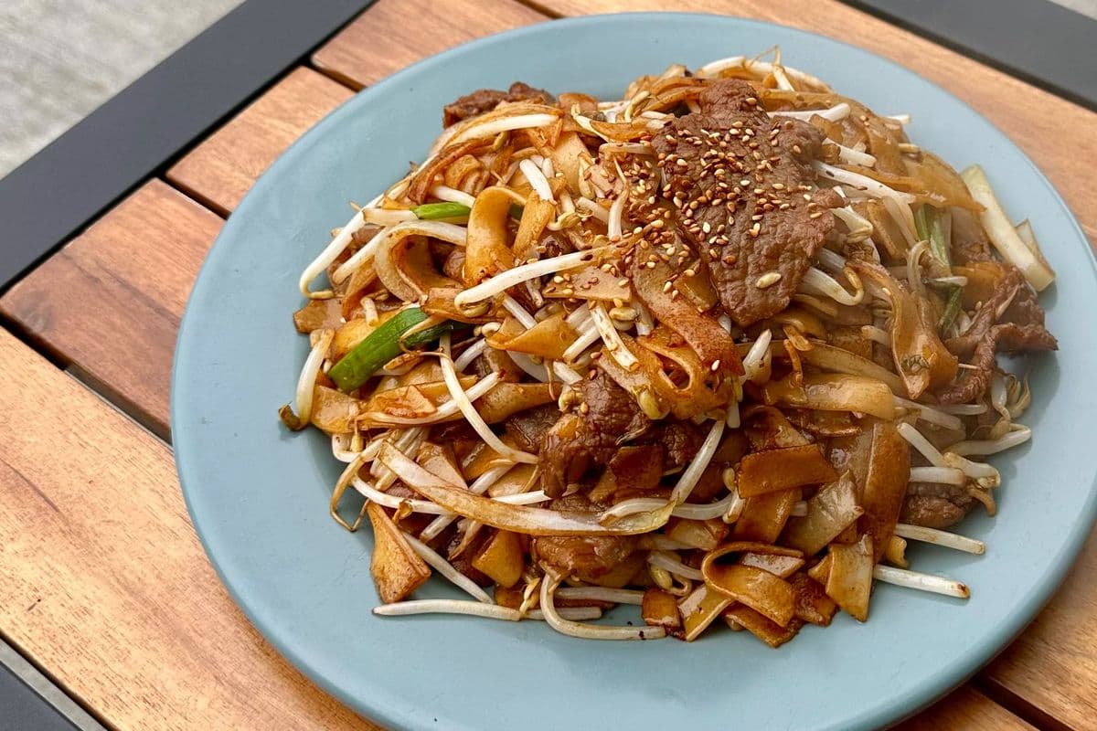 Fried Beef and Flat Noodle