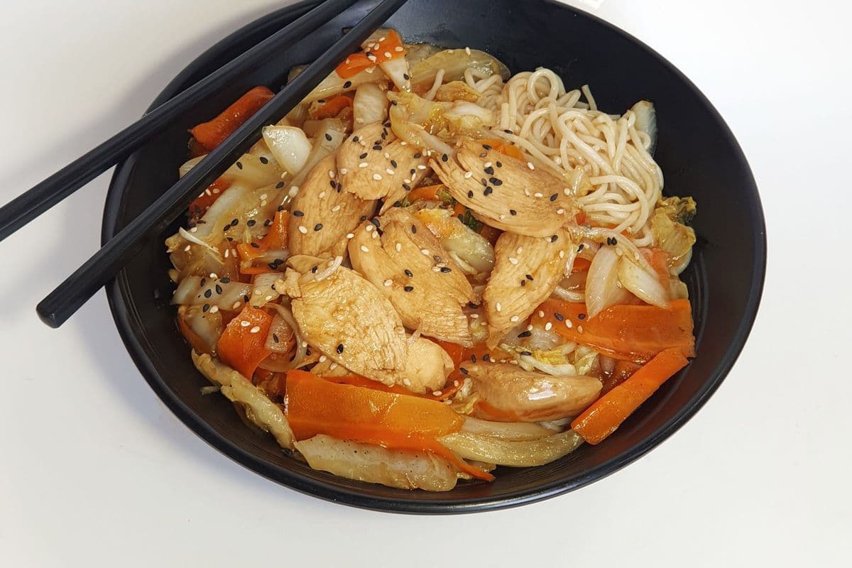 Noodles bowl Japanese style (Choice of beef, pork, chicken or vegetarian)