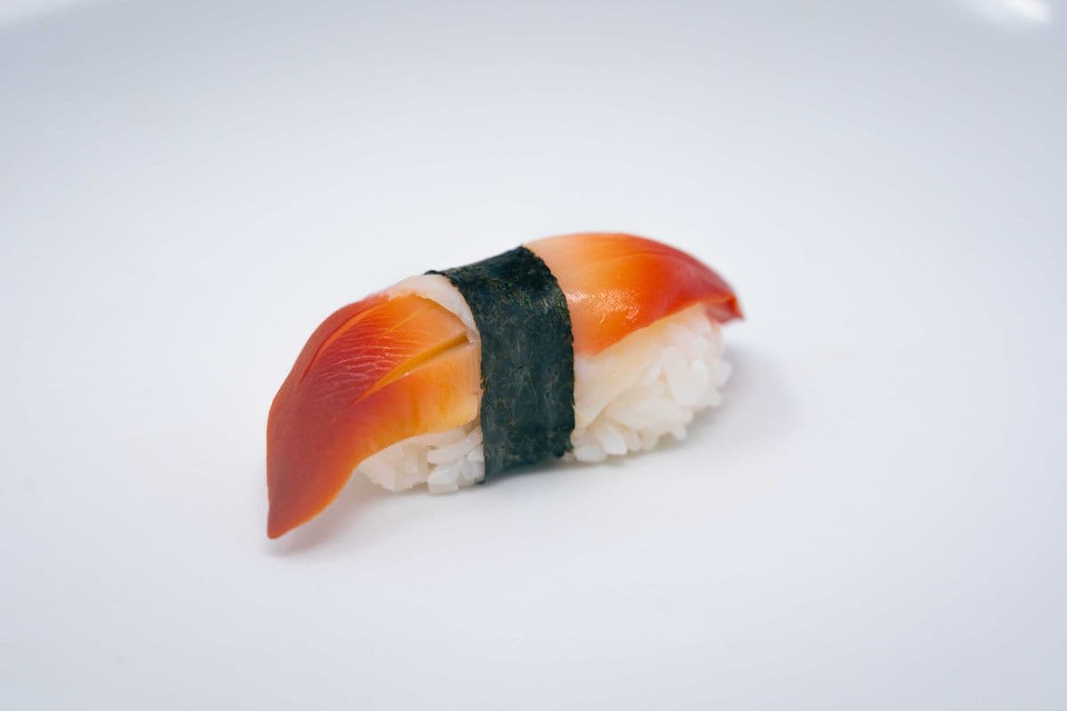 Hokkigai Nigiri (1 Piece)