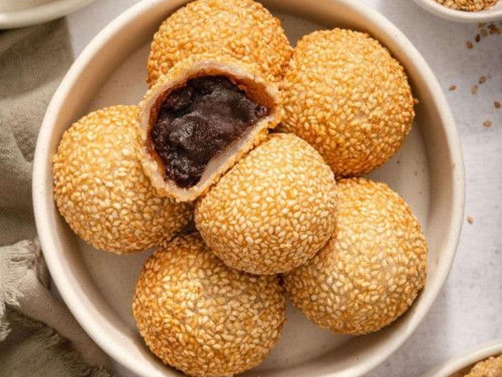 187. Deep-Fried Sesame Balls (6 Pieces)