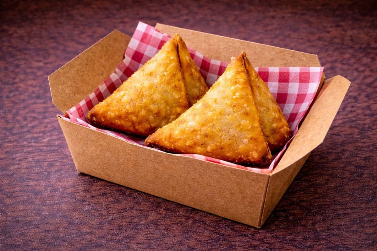 Spicy Vegetarian Samosa (2 pcs)