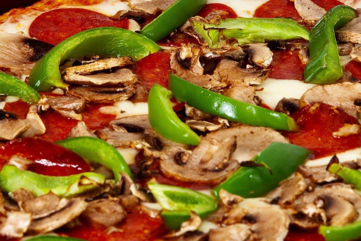 12" Medium Delux Pizza