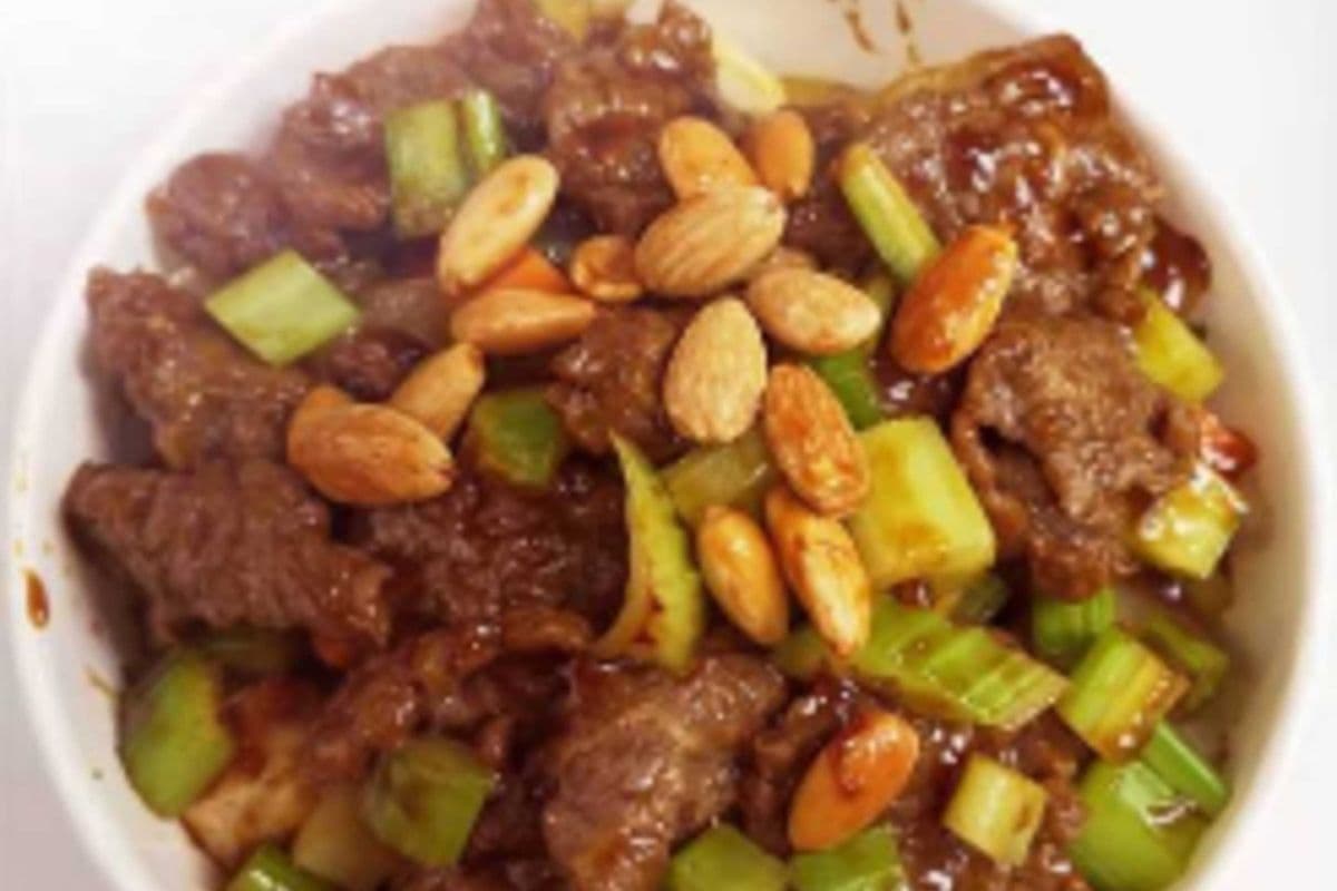 Beef with Vegetable and Almond 牛丁