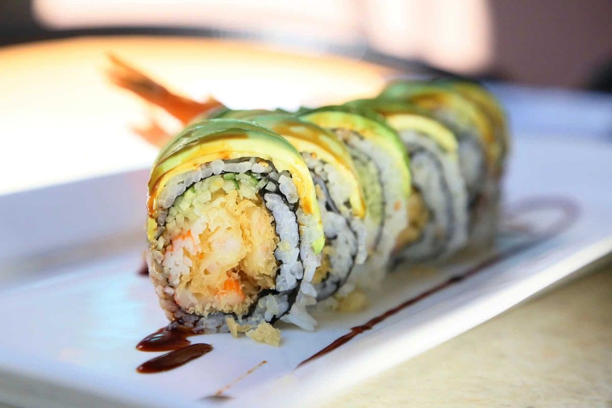 37. Green Dragon Roll (8 pcs)