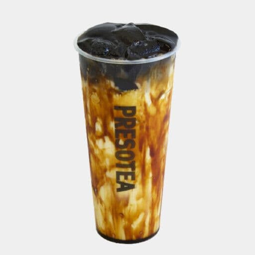 Brown Sugar Grass Jelly Latte / Latté au sucre roux avec gelée d'herbes