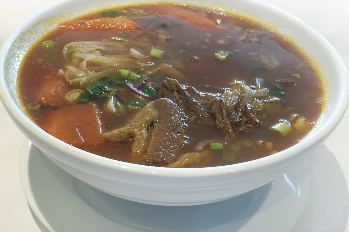 E3. Thai Beef Stew with Rice Noodle