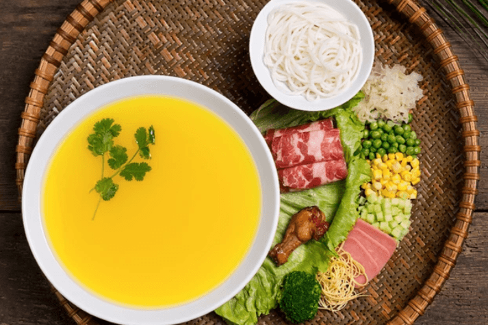 R5. Hot and Sour beef Rice Noodle Soup 金湯肥牛米線