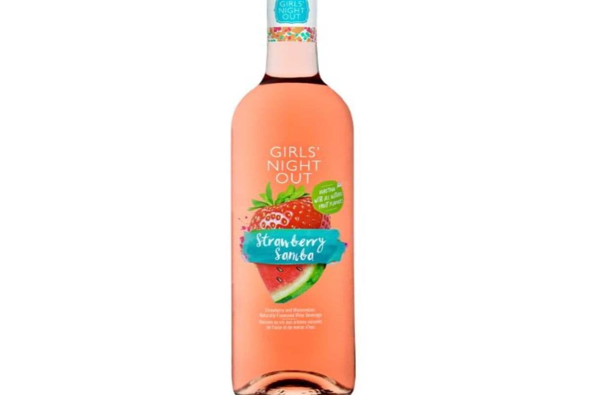 GIRLS NIGHT OUT STRWY 750ML (1 x 750 ML )