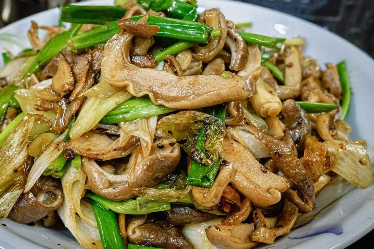 Pork Stomach with Green Onion (大葱爆猪肚)