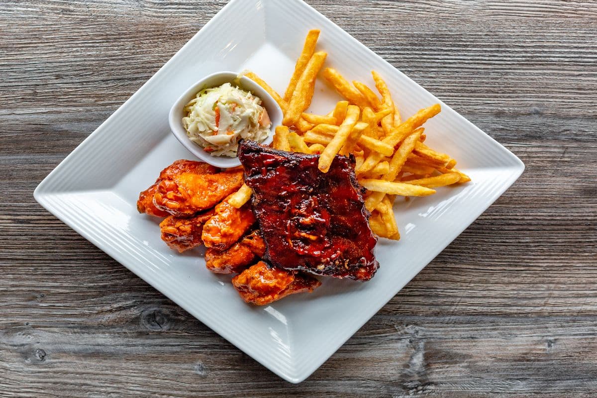 Ribs (Half Slab) and Wing (1 lb) Combo