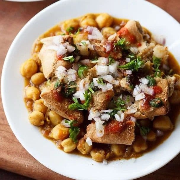 Veg Samosa With Choley