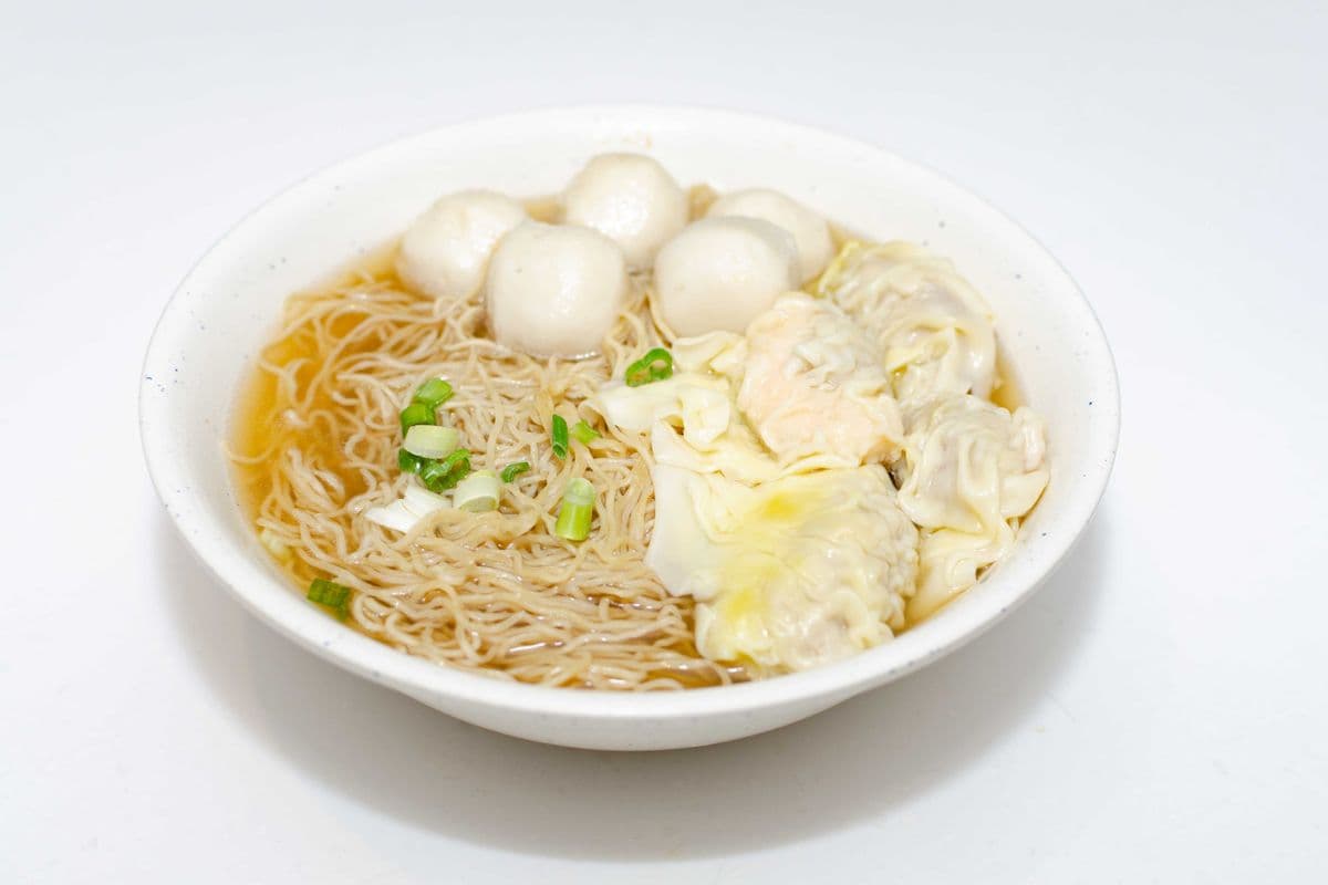 179 Fish Ball and Shrimp Meat Dumpling with Noodle in Soup 魚蛋水餃麺