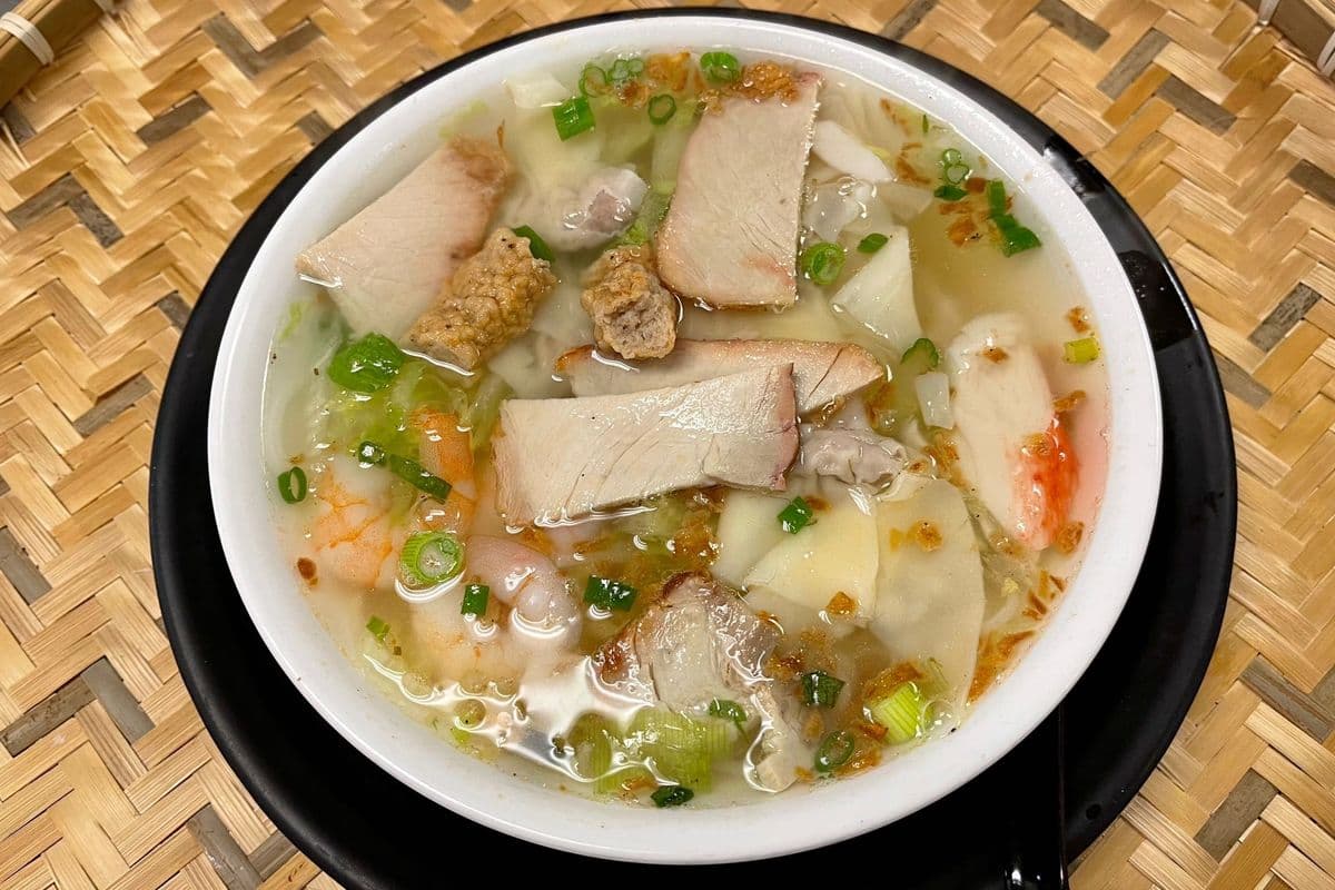31. With Shrimp, Crab, Pork, and Wonton - Hu Tieu Tom Cua Hoanh Thanh