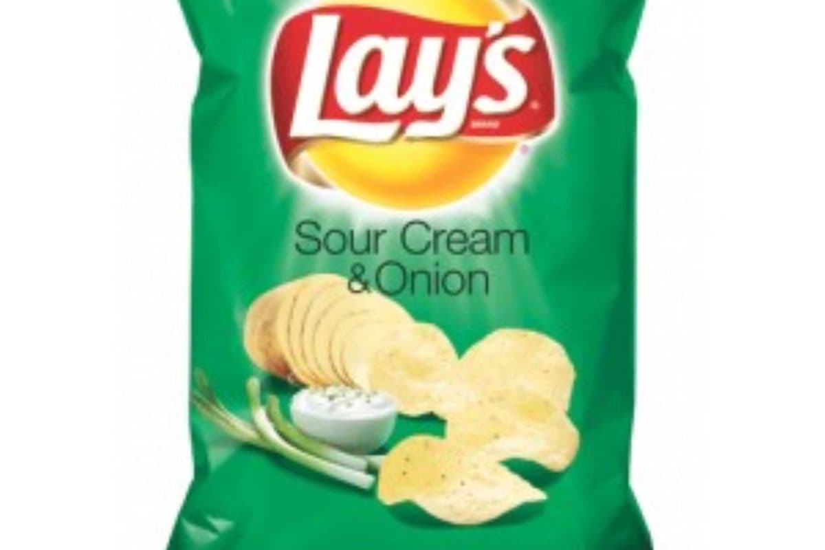 Lay's Sour Cream & Onion (245g)