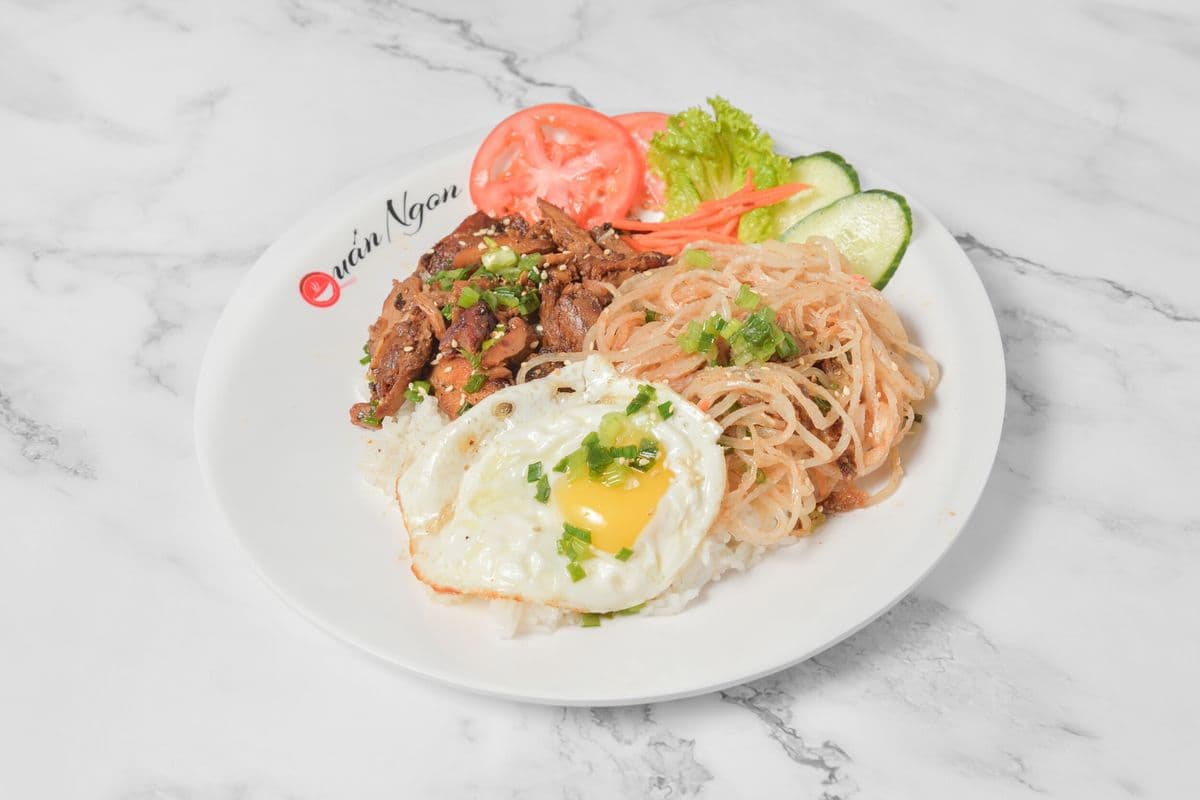 E5. Grilled Chicken and Shredded Pork Skin Rice