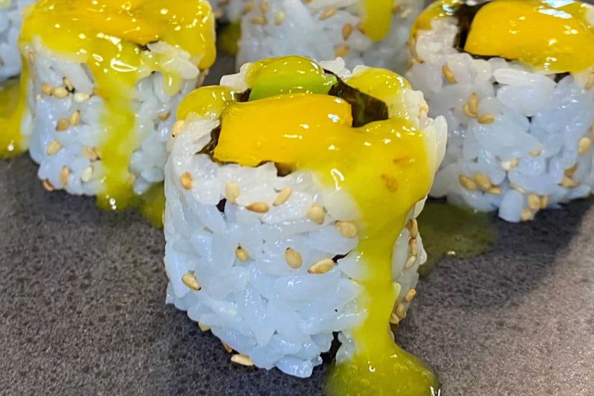 Mango Roll (08 PCS)