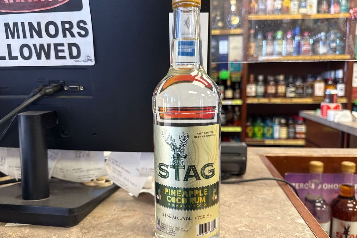 STAG PINEAPPLE COCO RUM (750ML) (1 x 750ML)