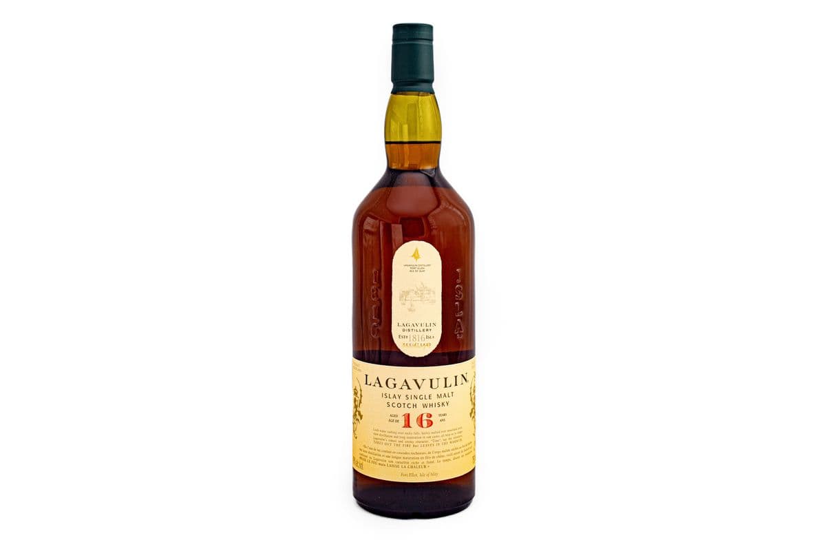 Lagavulin - 16 Year Old (1 x 750 ml)