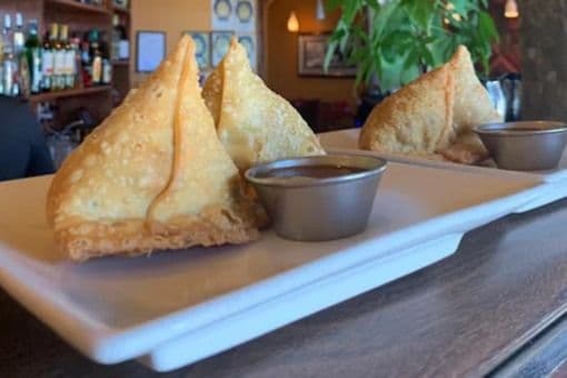 Chicken Samosas (2 pcs)