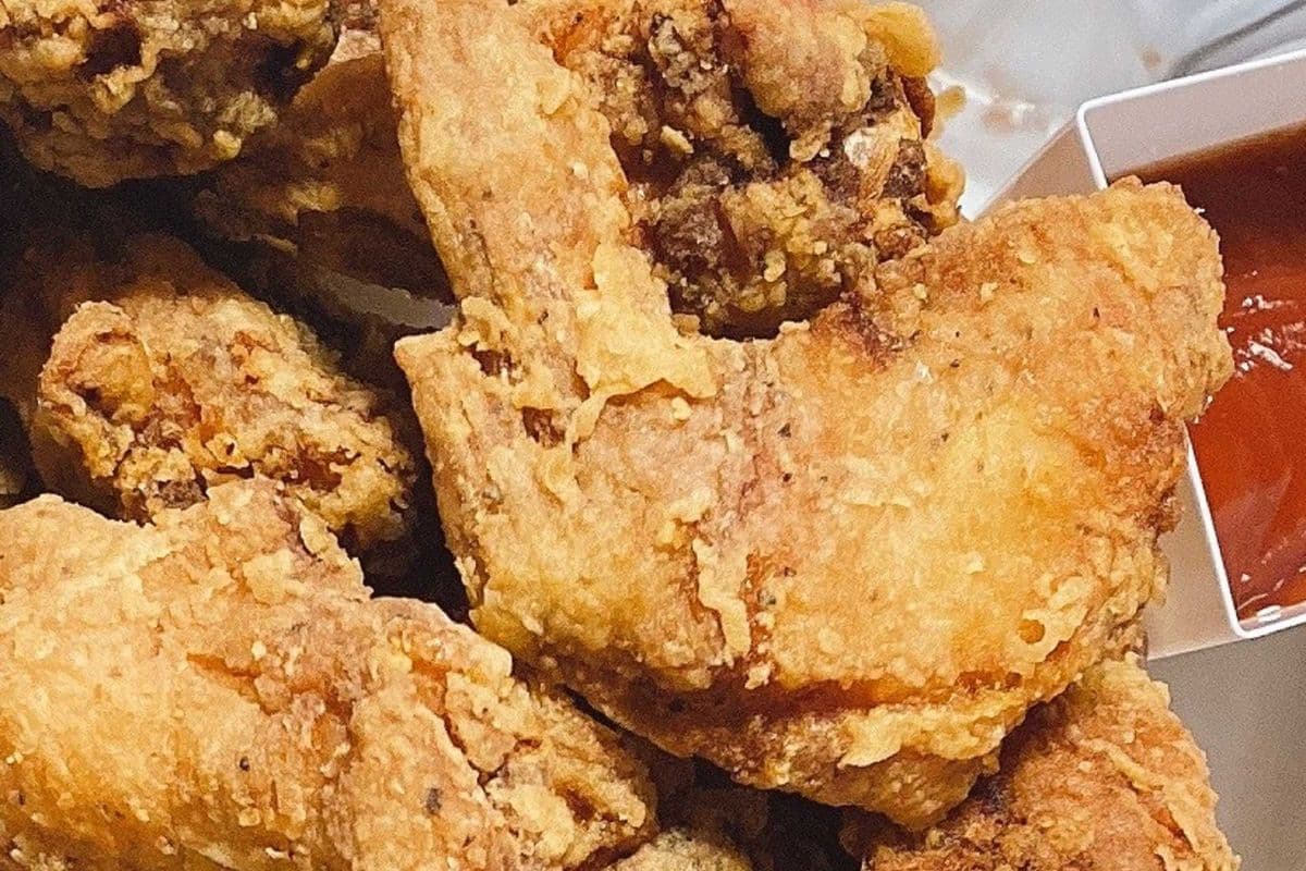 A15. Fried chicken wings in plain, fish sauce, or tamarind sauce.