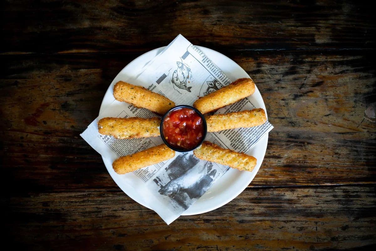 Mozzarella Sticks (5 pcs)