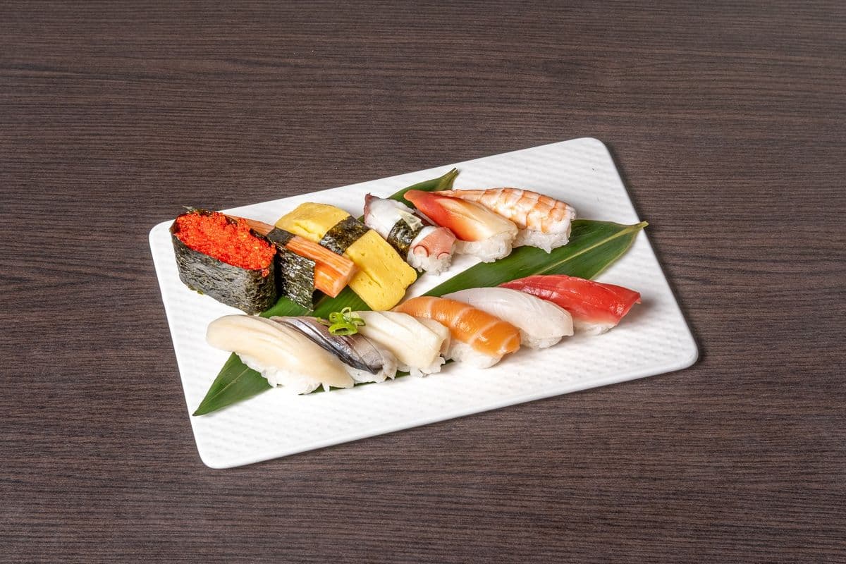 S7. Sushi Set (12 pcs)