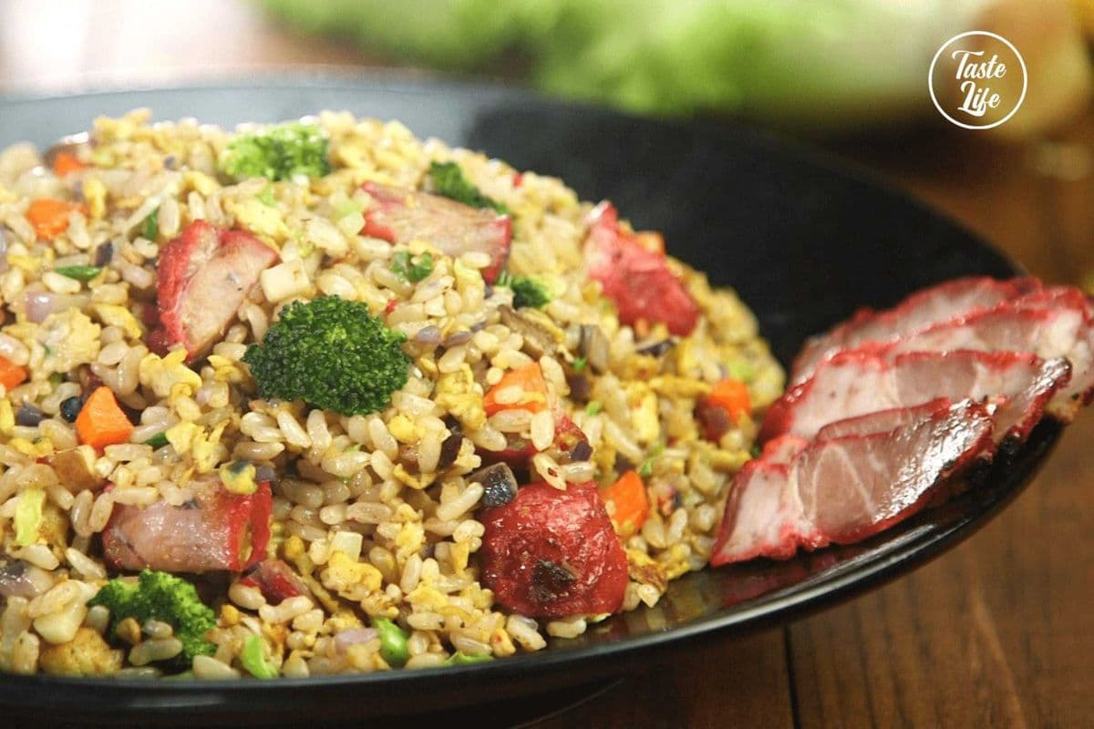 Fried Rice with (Choice of One: Beef/Chicken/Shrimp/BBQ Pork)炒饭配(选择一个 牛肉/鸡肉/虾仁/叉烧)