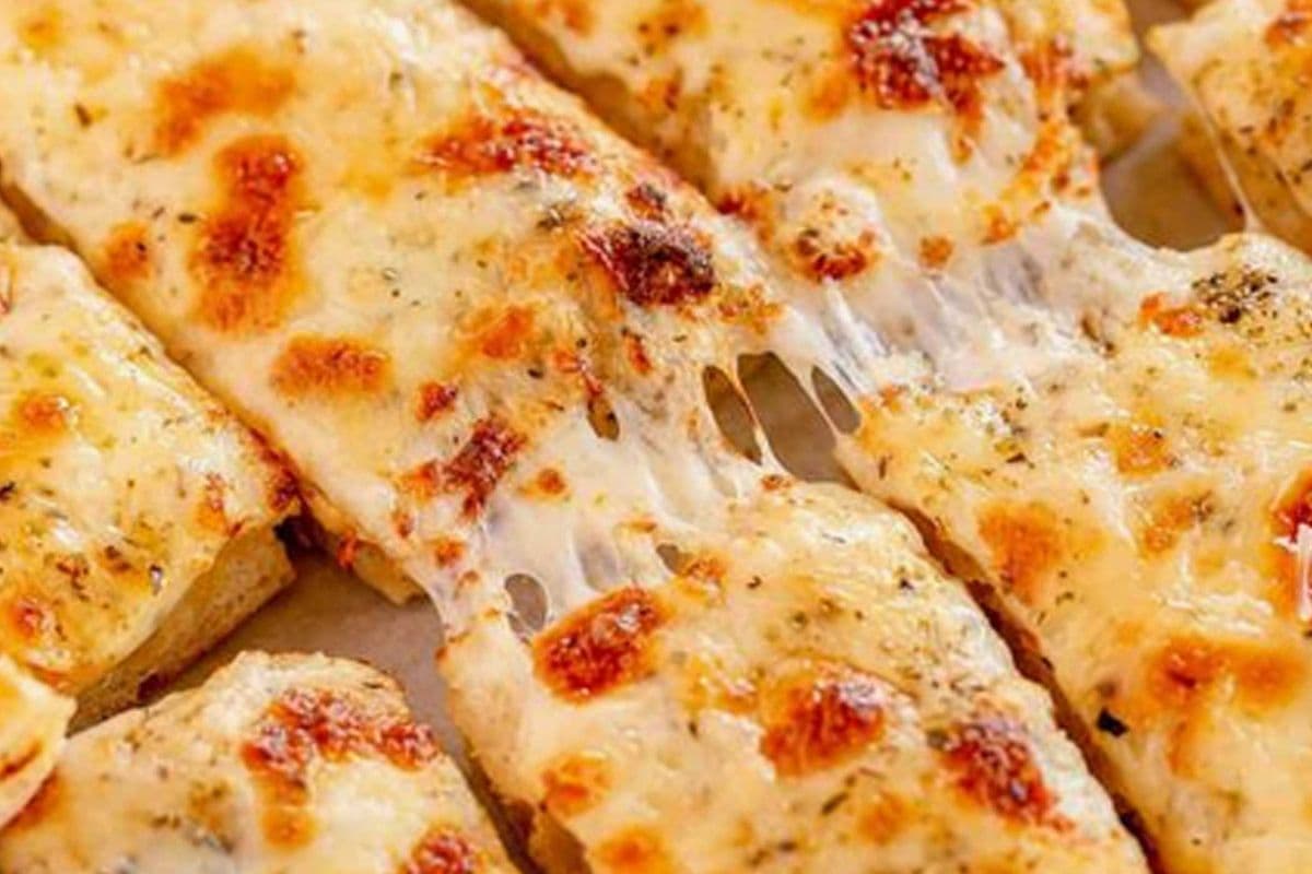 Cheesy Garlic Bread Sticks