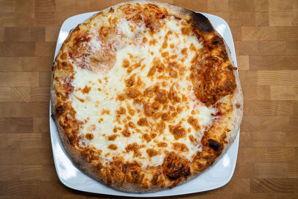 Pizza Napolitaine (Neapolitan Pizza)