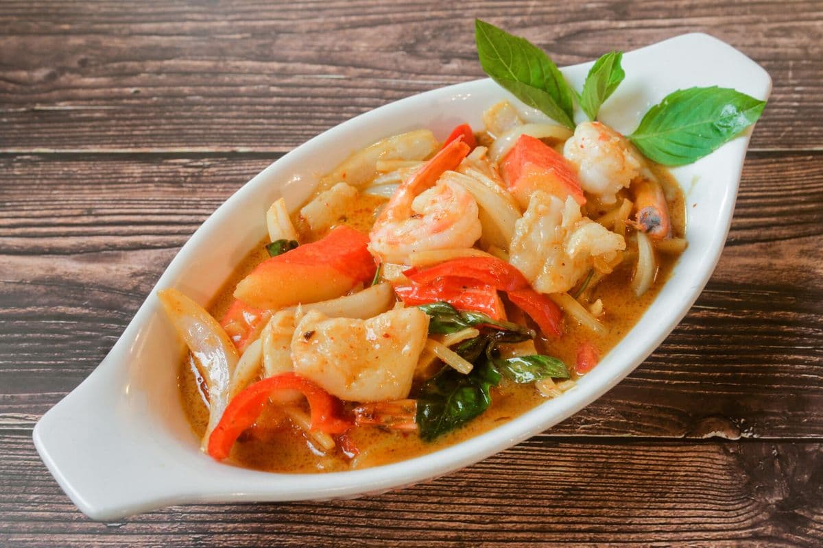 54. Pad Loum Crab, Shrimp and Fish