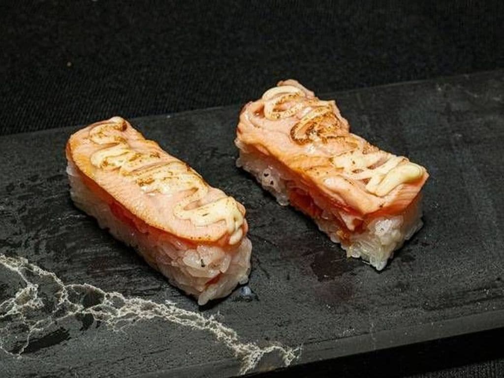 14. Torch Salmon Oshi (6pcs)