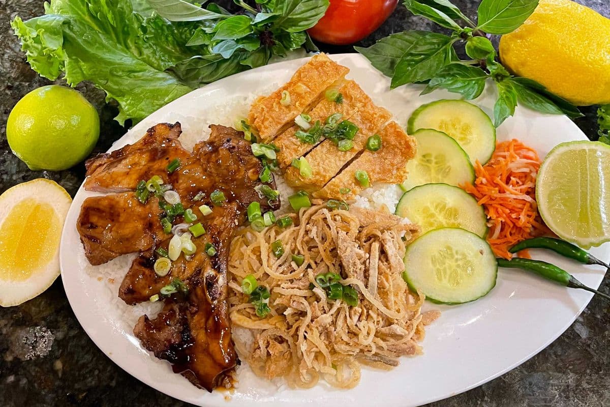 K95. Grill Pork Chop, Bean Curd, and shredded Pork with Broken Rice
