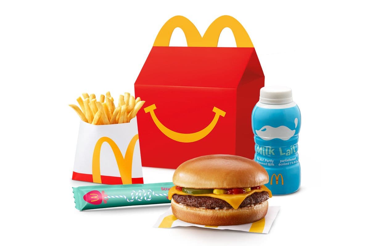 Happy Meal Cheeseburger with Small Fries [560-670 Cals]