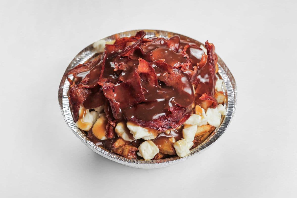 Poutine au pepperoni (medium) / Pepperoni Poutine (Medium)