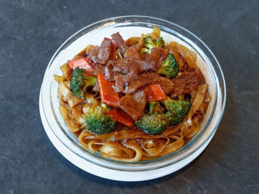 Beef & Vegetable Chow Fun