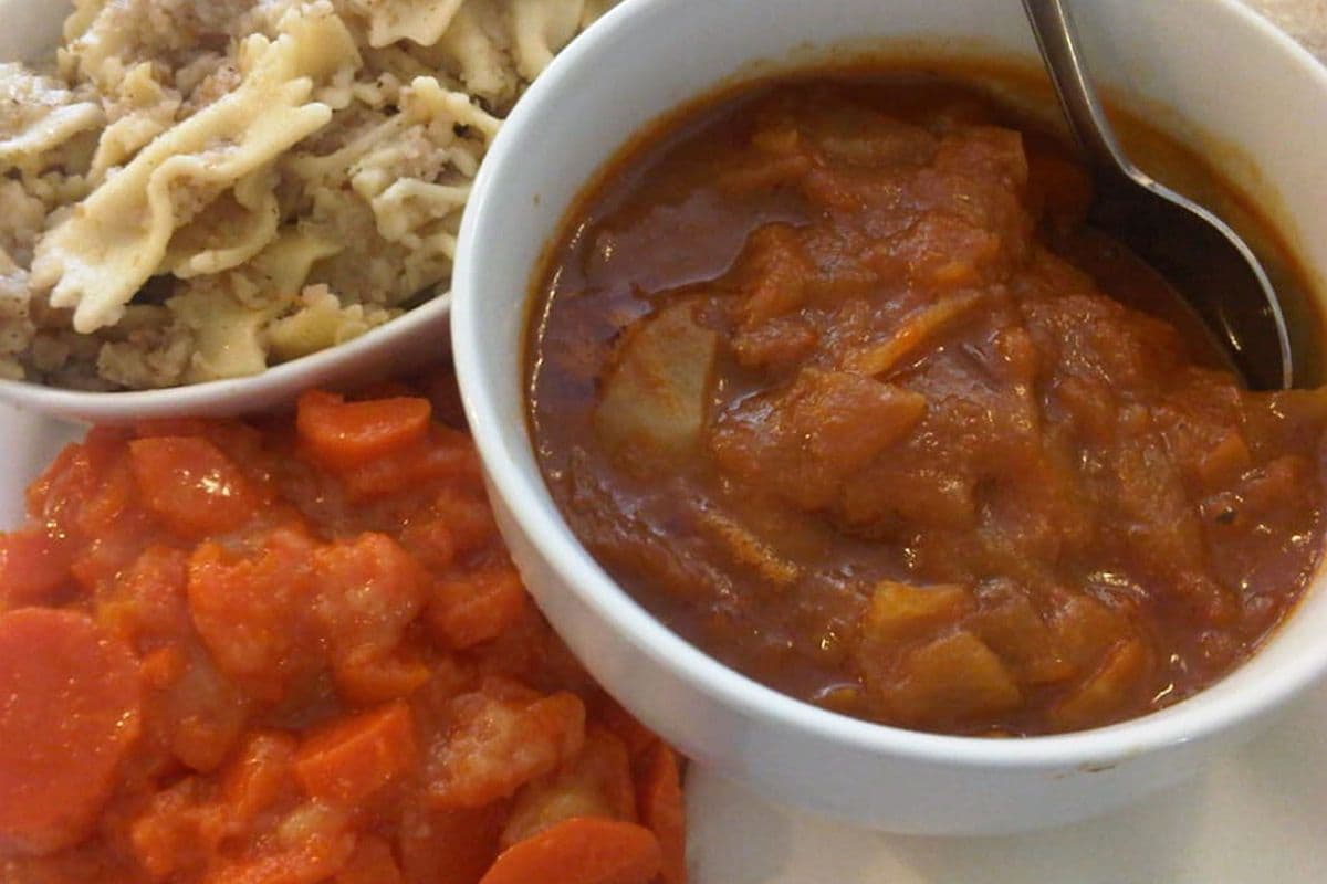 Sweet and Sour Cabbage Borscht