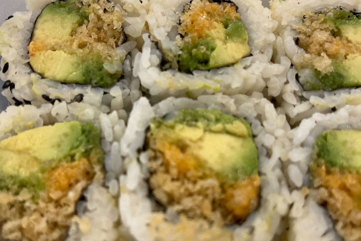 VR09. Spicy Crispy Avocado Roll (6 pcs)