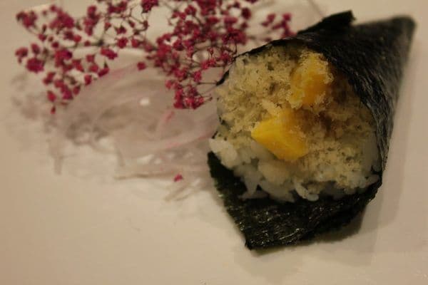 C29. Crispy Mango Hand Roll (2 Pcs)