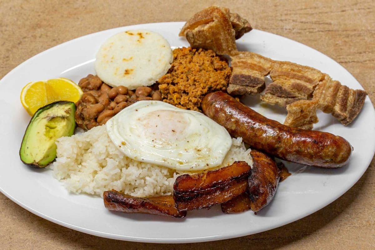 Bandeja Paisa (Colombian Mixed Paisa Plate)