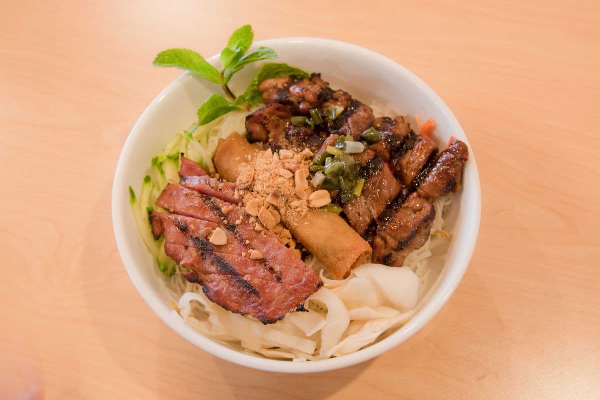 68- Vermicelli Spring Rolls, Grilled Pork and Spiced Pork Roll (Bowl)