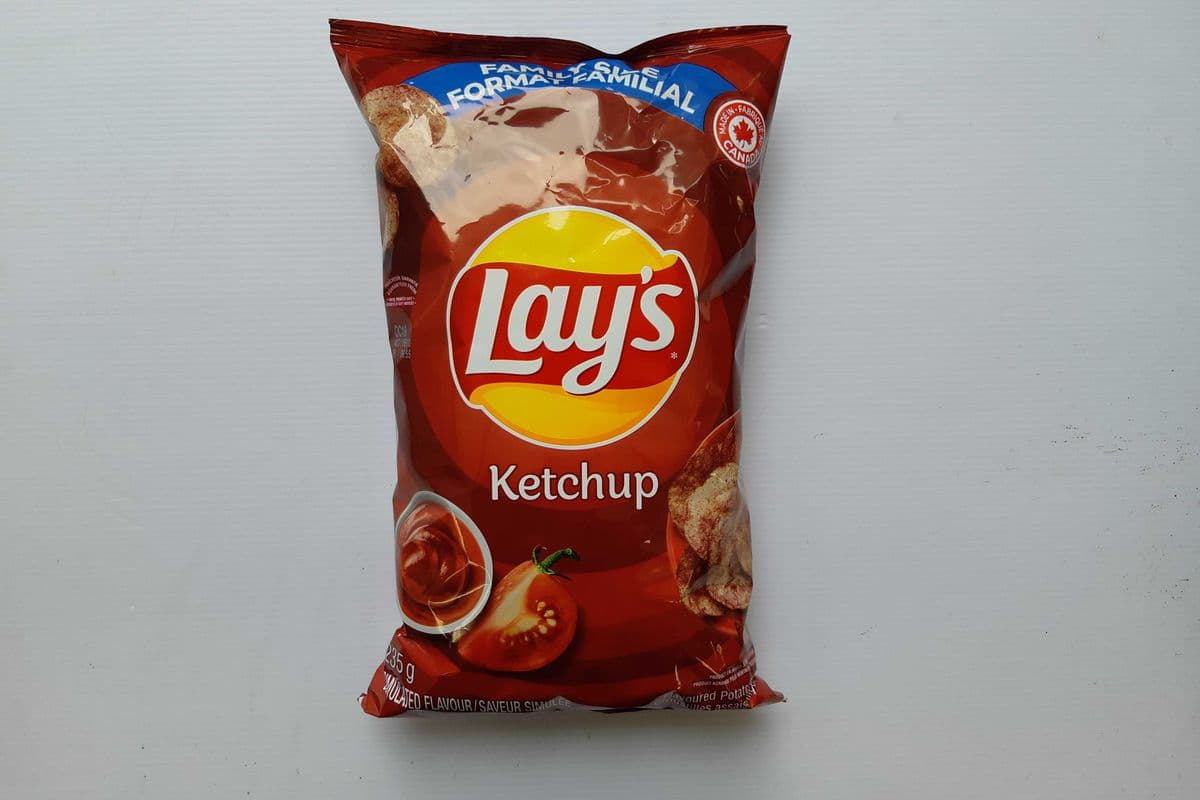Lay's Ketchup Potato Chips (235 g)