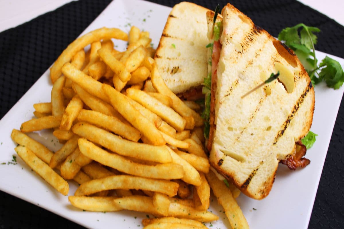 Traditional B.L.T. Sandwich