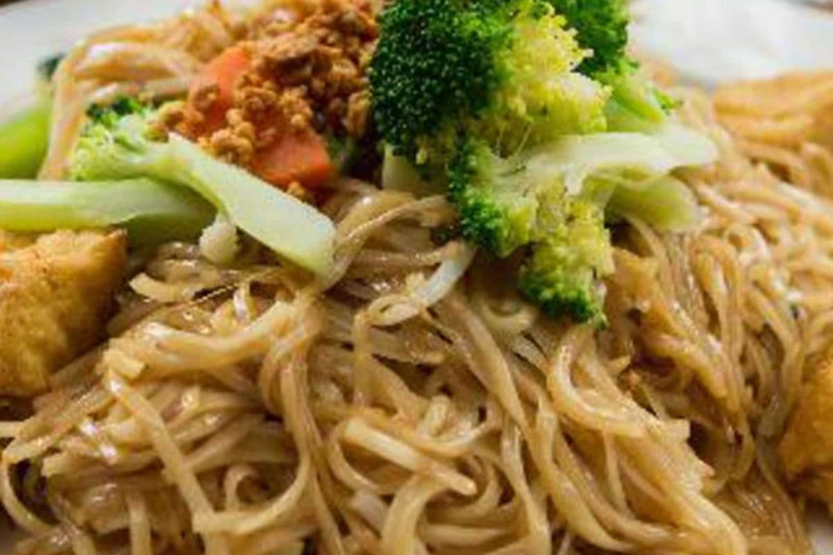 Nouilles de riz sautées végétalien / Vegan stir-fry rice noodles