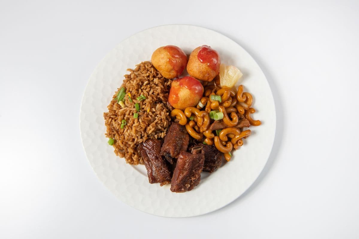 #4 Riz, nouilles, spare ribs et poulet à l’ananas