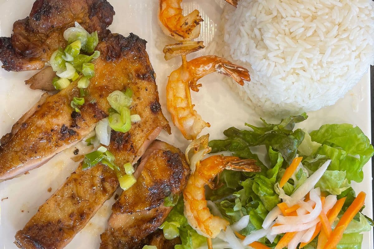 62. Grilled Lemongrass Chicken, Grilled Prawns on Rice - Cơm Gà Nướng, Tôm Nướng